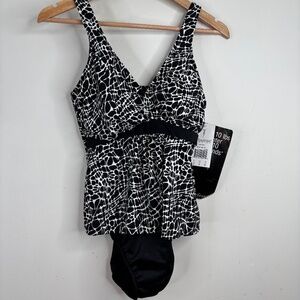 NWT Miraclesuit One Piece Swimsuit 12 Black White V Neck Swim Tank Dress Resort